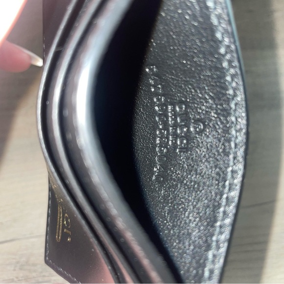 Gucci GG Logo Card Holder in Black - Picture 6 of 7